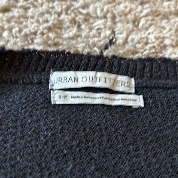 Urban outfitters crop sweater. Size S - Picture 2 of 3